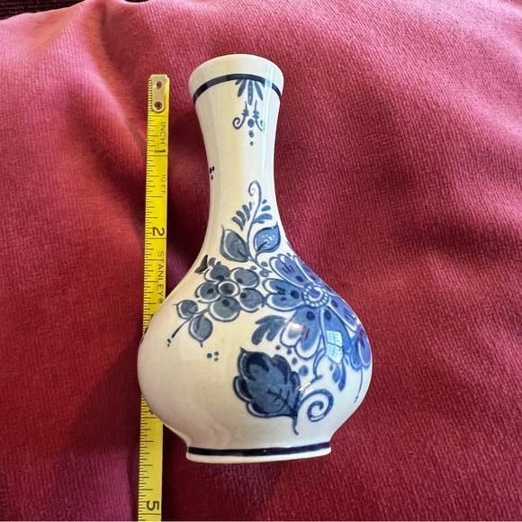 Vintage Blue and White Mini Vase
Blauw Delfts Miniature - Picture 3 of 7